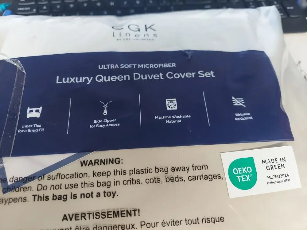 CGK Linens Ultra Soft Microfiber Luxury Queen Duvet Cover Set Wrinkle Resistant